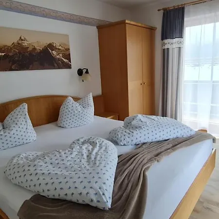 Alpenlandhaus Гостевой дом *
