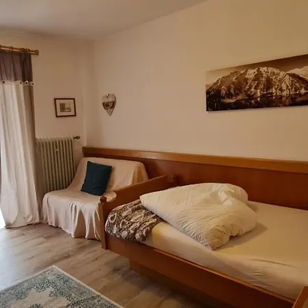 Alpenlandhaus Гостевой дом *