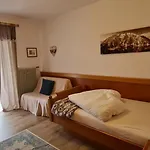 Alpenlandhaus 게스트하우스 3*